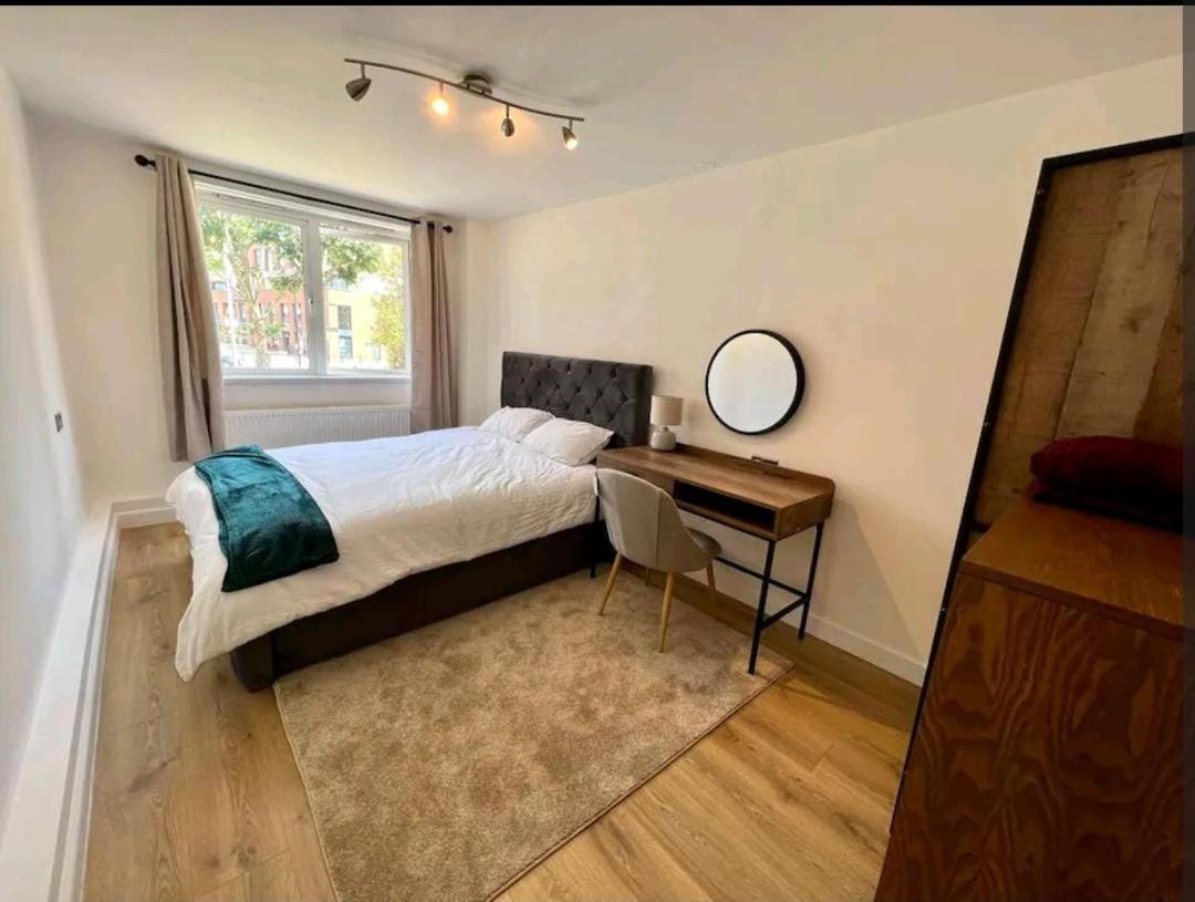 Lovely 2Br Suite In Bow, E3 Лондон Екстериор снимка